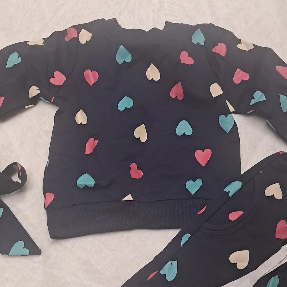 NWT Heart Patterned Kids Sweatsuit